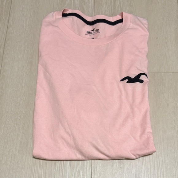 3/$10 Hollister Men's Light Pink Short Sleeve Tee - Picture 2 of 7